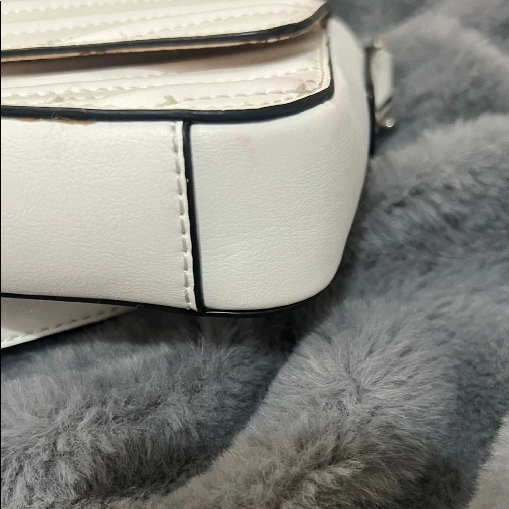 Aldo White Chevron Shoulder Bag with Tassel GUC retail $40 - Picture 10 of 12